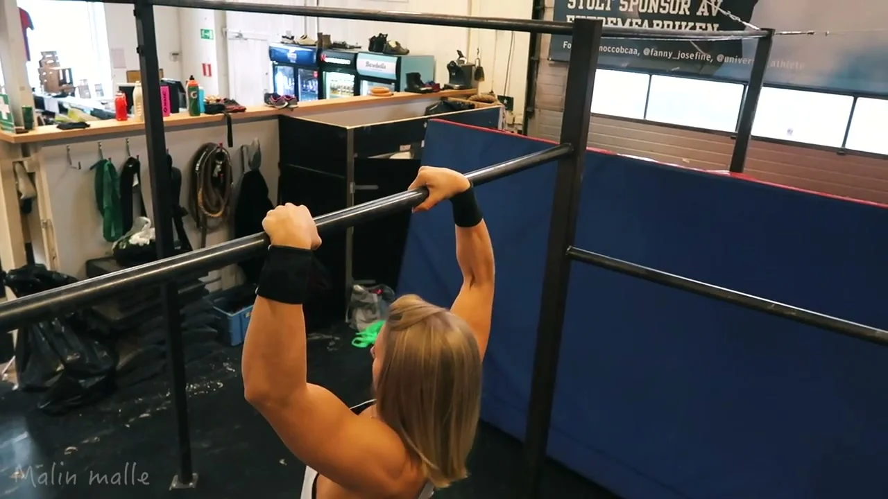 Malin lowering through the transition phase of a negative slow muscle up on a bar